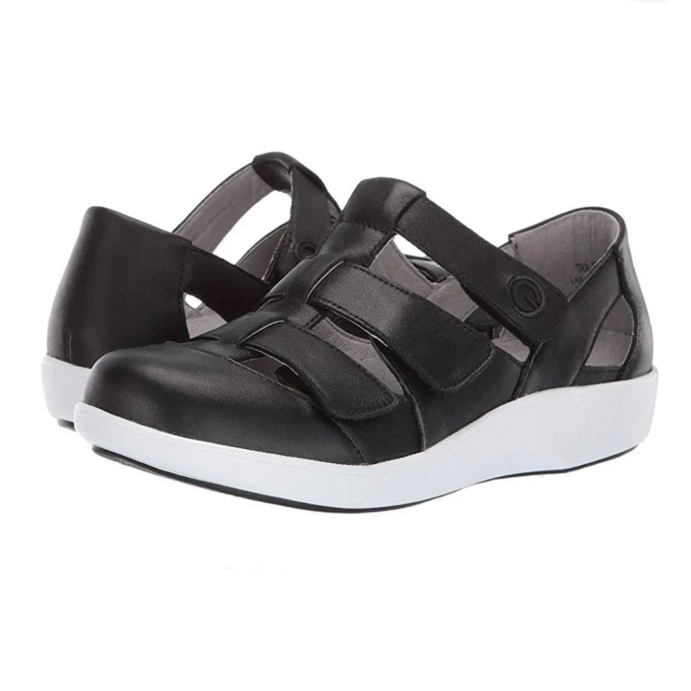 NWT- Traq by Alegria ‘Treq’ Leather Closed Toe Comfort Sneaker